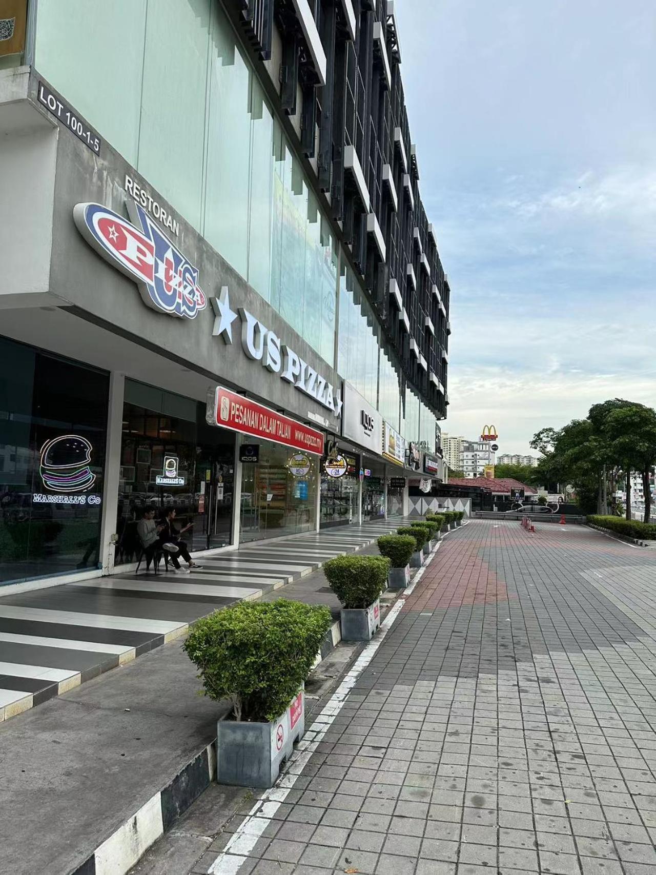 New 4queen Bed 3 2cp Near Gurney With Tvbox And Ktv Set Tanjung Tokong