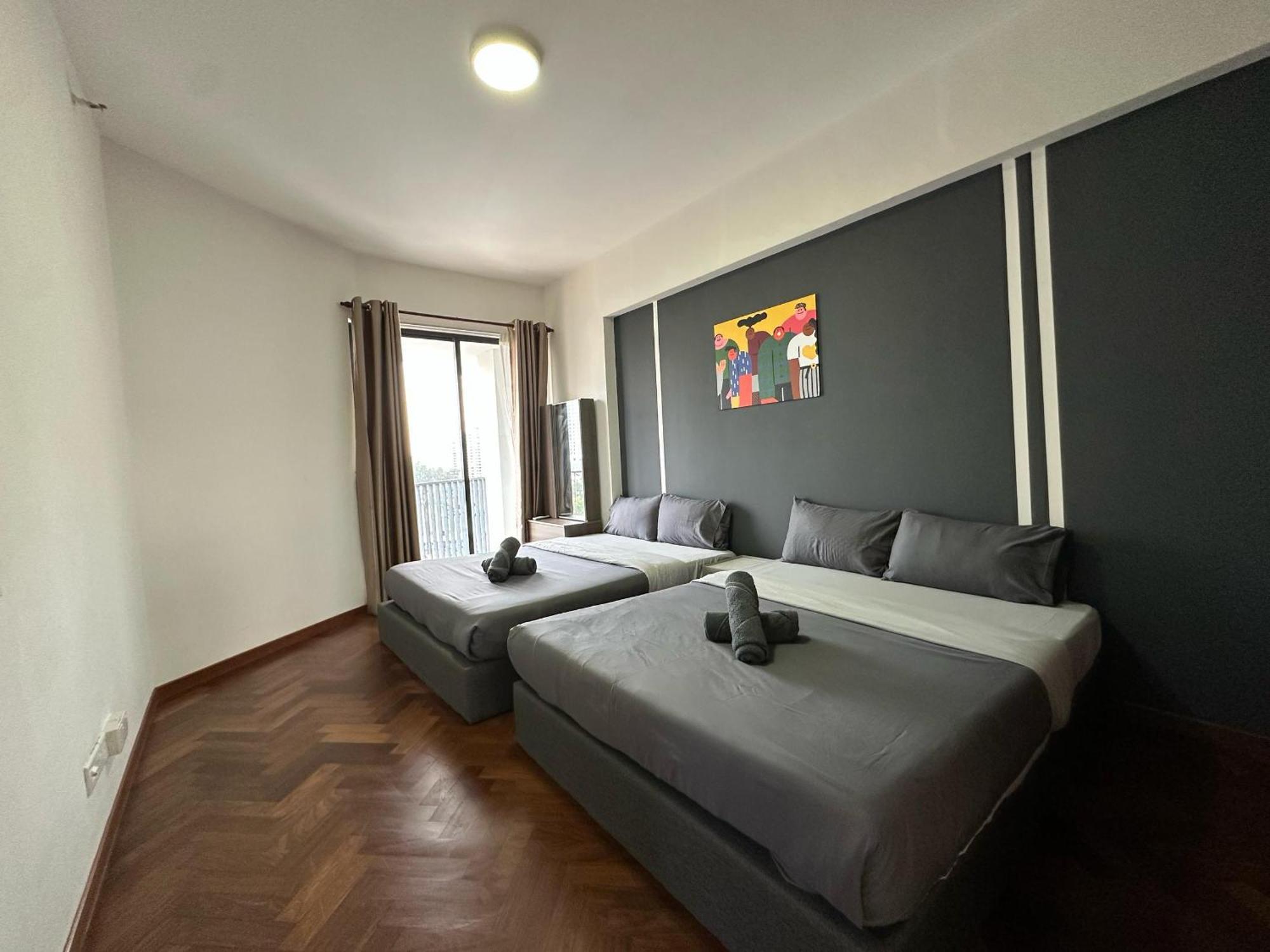 New 4queen Bed 3 2cp Near Gurney With Tvbox And Ktv Set *