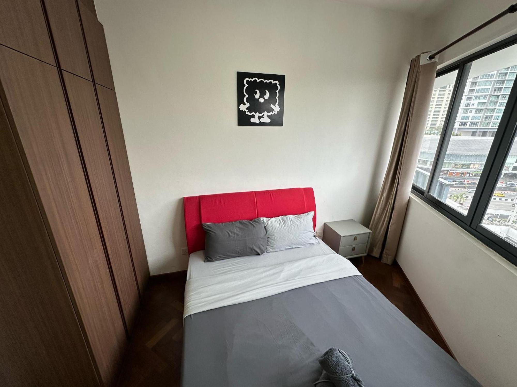 New 4queen Bed 3 2cp Near Gurney With Tvbox And Ktv Set *