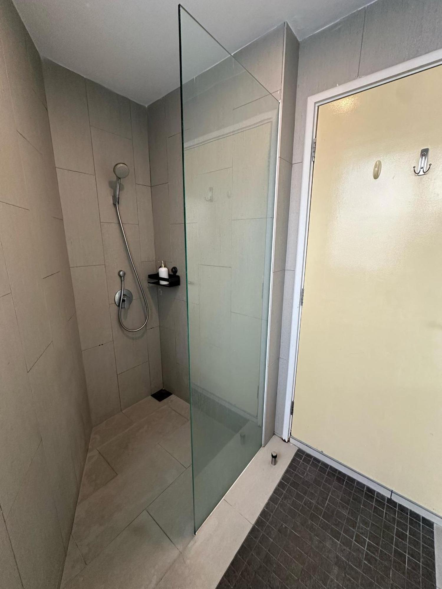 Apartment New 4queen Bed 3 2cp Near Gurney With Tvbox And Ktv Set Tanjung Tokong