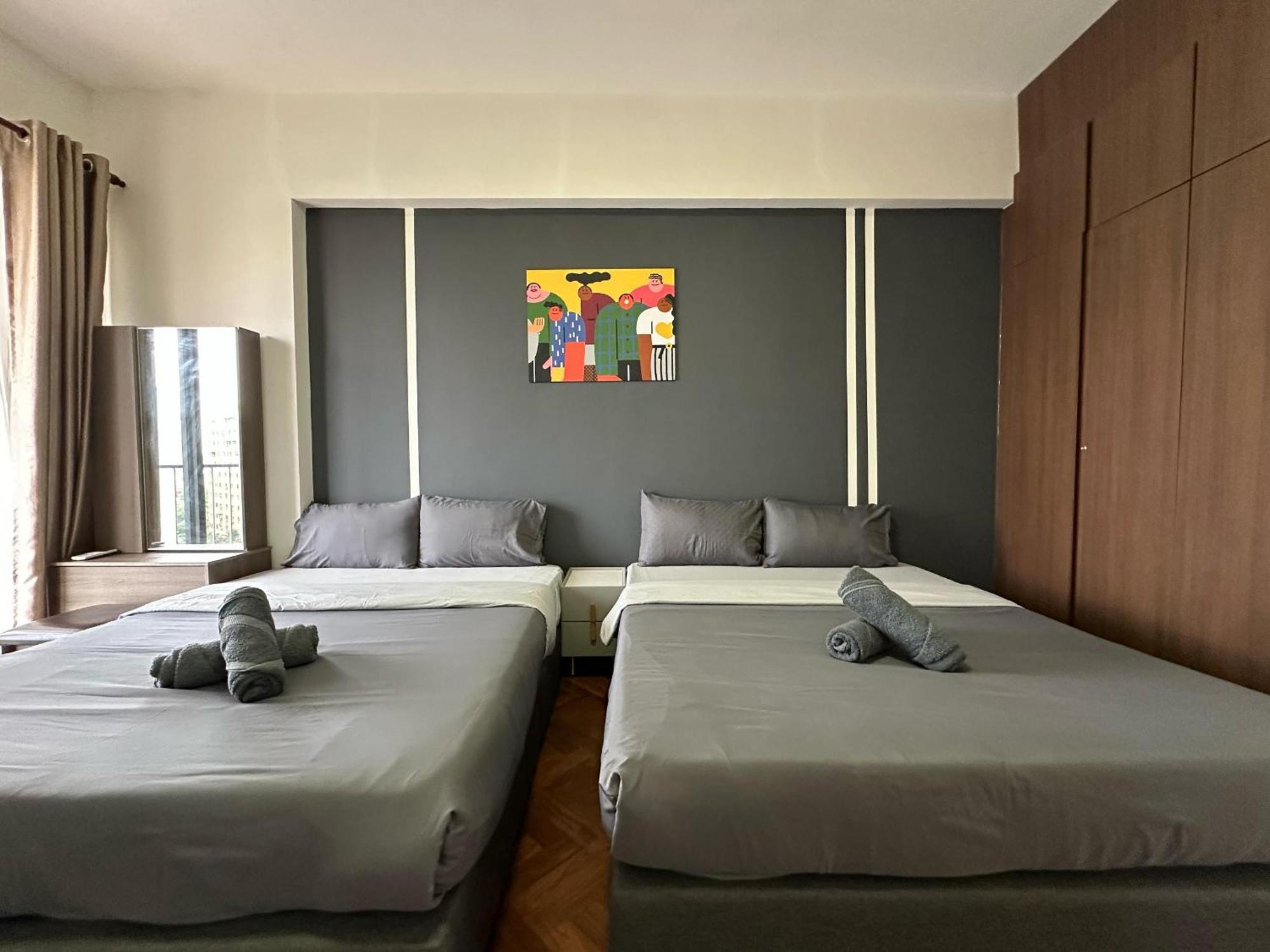 New 4queen Bed 3 2cp Near Gurney With Tvbox And Ktv Set *